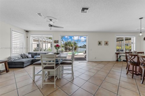 Casa en venta en Weston, Florida, 4 dormitorios, 211.26 m2 № 2045510 - foto 8