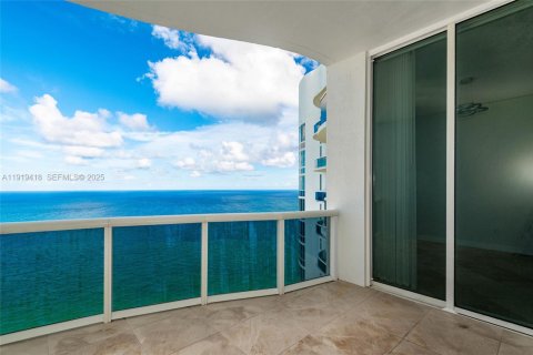 Снять в аренду кондоминиум в Санни-Айлс-Бич, Флорида 3 спальни, 216.18м2, № 1992327 - фото 15