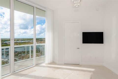 Снять в аренду кондоминиум в Санни-Айлс-Бич, Флорида 3 спальни, 216.18м2, № 1992327 - фото 26