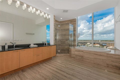 Снять в аренду кондоминиум в Санни-Айлс-Бич, Флорида 3 спальни, 216.18м2, № 1992327 - фото 21