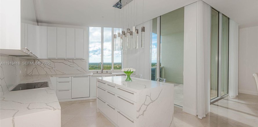 Кондоминиум с 3 спальнями в Санни-Айлс-Бич, Флорида № 1992327