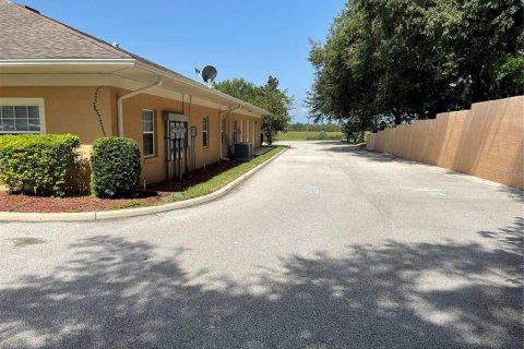 Propiedad comercial en alquiler en Haines City, Florida, 767 m2 № 1880878 - foto 13