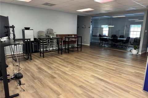 Propiedad comercial en alquiler en Haines City, Florida, 767 m2 № 1880878 - foto 5