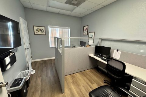 Propiedad comercial en alquiler en Haines City, Florida, 767 m2 № 1880878 - foto 7