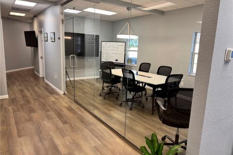 Propiedad comercial en alquiler en Haines City, Florida, 767 m2 № 1880878 - foto 1