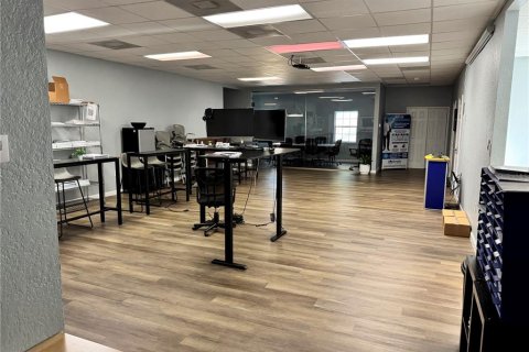Propiedad comercial en alquiler en Haines City, Florida, 767 m2 № 1880878 - foto 6
