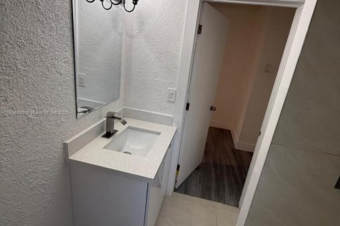 Villa ou maison à louer à St. Lucie, Floride: 2 chambres, 178.37 m2 № 1963145 - photo 15