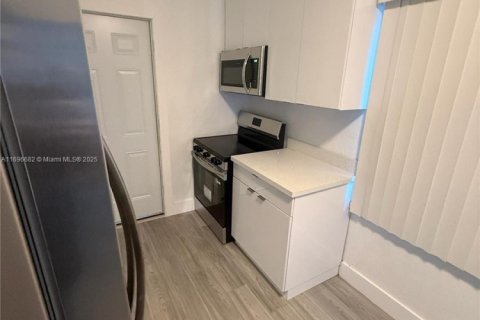 Villa ou maison à louer à St. Lucie, Floride: 2 chambres, 178.37 m2 № 1963145 - photo 6