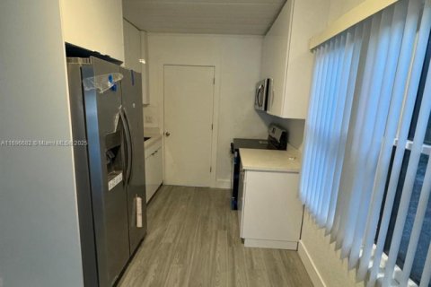 Villa ou maison à louer à St. Lucie, Floride: 2 chambres, 178.37 m2 № 1963145 - photo 5