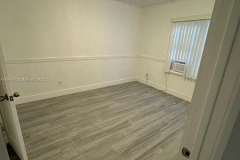 Villa ou maison à louer à St. Lucie, Floride: 2 chambres, 178.37 m2 № 1963145 - photo 9