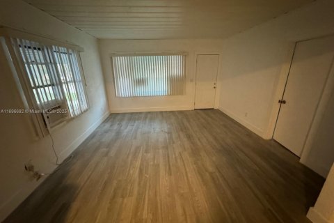 Villa ou maison à louer à St. Lucie, Floride: 2 chambres, 178.37 m2 № 1963145 - photo 3