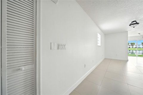 Copropriété à louer à Homestead, Floride: 3 chambres, 102.1 m2 № 2013787 - photo 6