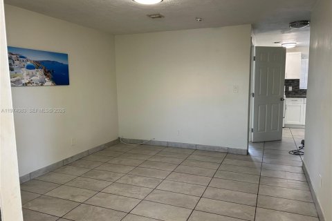 Casa en alquiler en Fort Lauderdale, Florida, 2 dormitorios, 65.03 m2 № 2033708 - foto 8