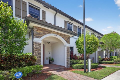 Touwnhouse à vendre à Homestead, Floride: 3 chambres, 154.12 m2 № 2004843 - photo 2