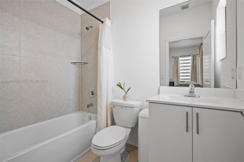 Купить таунхаус в Майами, Флорида 3 спальни, 123.37м2, № 2027872 - фото 24