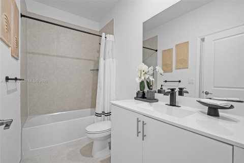 Купить таунхаус в Майами, Флорида 3 спальни, 123.37м2, № 2027872 - фото 16