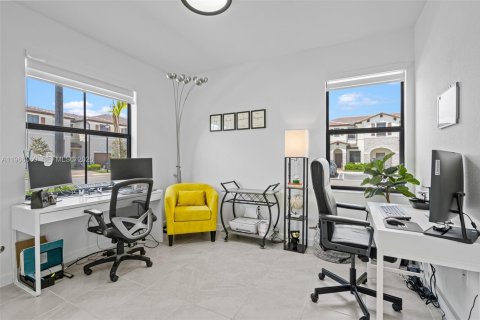 Купить таунхаус в Майами, Флорида 3 спальни, 123.37м2, № 2027872 - фото 25