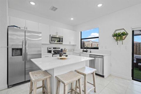 Купить таунхаус в Майами, Флорида 3 спальни, 123.37м2, № 2027872 - фото 9