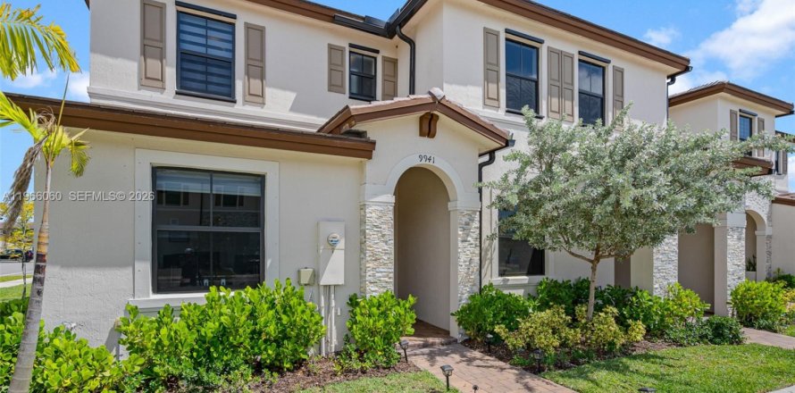 Таунхаус в Майами, Флорида 3 спальни, 123.37м2 № 2027872