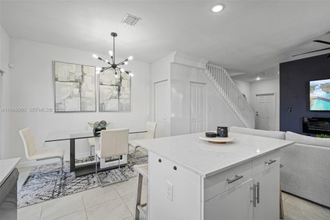 Купить таунхаус в Майами, Флорида 3 спальни, 123.37м2, № 2027872 - фото 13