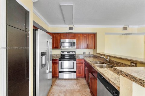 Condo in Miramar, Florida, 2 bedrooms  № 1948663 - photo 6