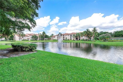 Condo in Miramar, Florida, 2 bedrooms  № 1948663 - photo 14