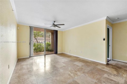 Condo in Miramar, Florida, 2 bedrooms  № 1948663 - photo 8