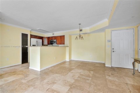 Condo in Miramar, Florida, 2 bedrooms  № 1948663 - photo 3