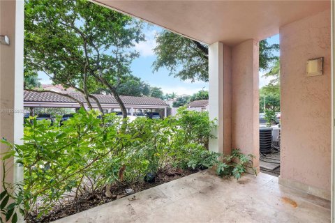 Condo in Miramar, Florida, 2 bedrooms  № 1948663 - photo 13