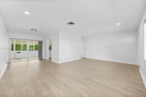 Casa en venta en Plantation, Florida, 2 dormitorios, 144.93 m2 № 1982807 - foto 4