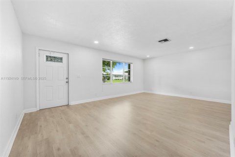 Casa en venta en Plantation, Florida, 2 dormitorios, 144.93 m2 № 1982807 - foto 2