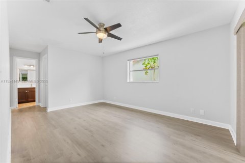 Casa en venta en Plantation, Florida, 2 dormitorios, 144.93 m2 № 1982807 - foto 9