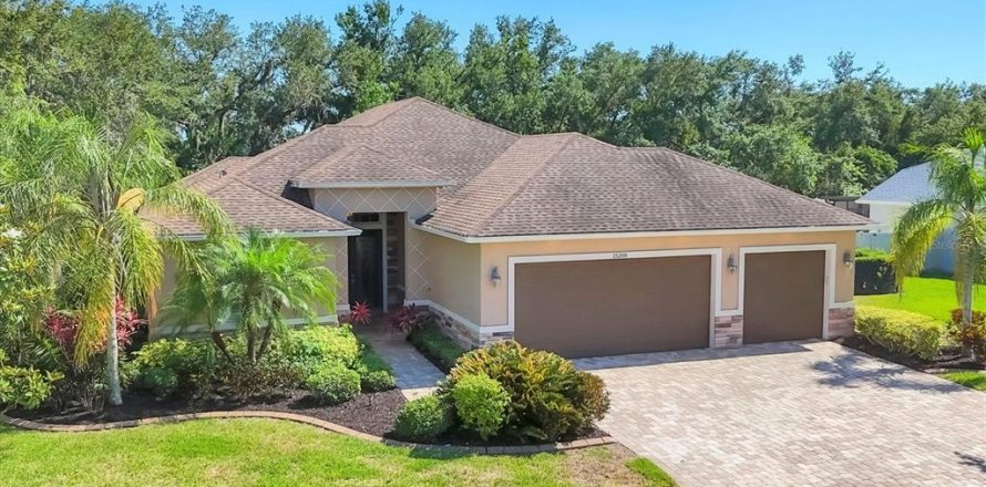 House in Bradenton, Florida 4 bedrooms, 299.61 sq.m. № 1749669