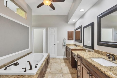 House in Bradenton, Florida 4 bedrooms, 299.61 sq.m. № 1749669 - photo 24