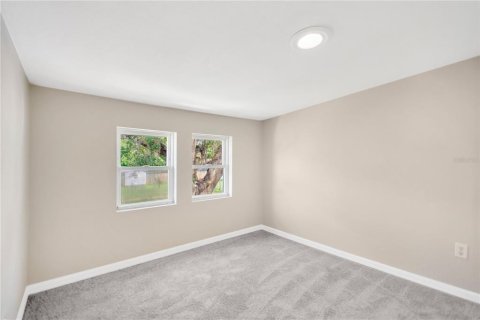 House in Zephyrhills, Florida 3 bedrooms, 102.56 sq.m. № 1911533 - photo 25