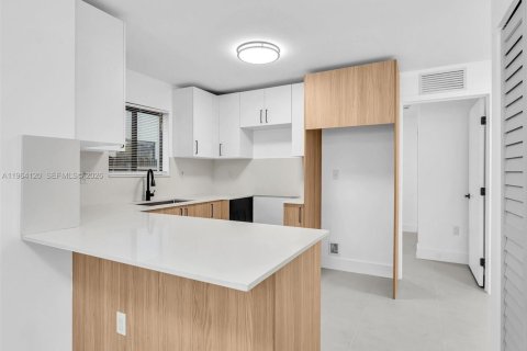 Commercial property in Miami, Florida 188.78 sq.m. № 2090933 - photo 19