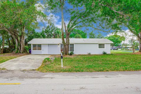 Villa ou maison à louer à Vero Beach, Floride: 3 chambres, 140.47 m2 № 2401402 - photo 2