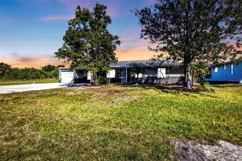House in Punta Gorda, Florida 3 bedrooms, 115.94 sq.m. № 1569357 - photo 1