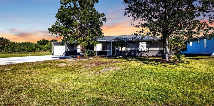 House in Punta Gorda, Florida 3 bedrooms, 115.94 sq.m. № 1569357