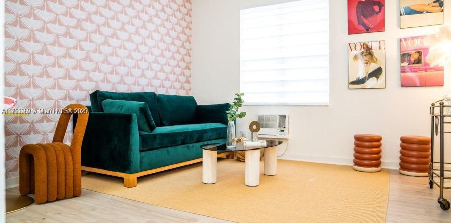 Condominio en Miami Beach, Florida, 1 dormitorio  № 1943939