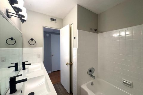 Casa en alquiler en Orlando, Florida, 3 dormitorios, 170.29 m2 № 1877138 - foto 17
