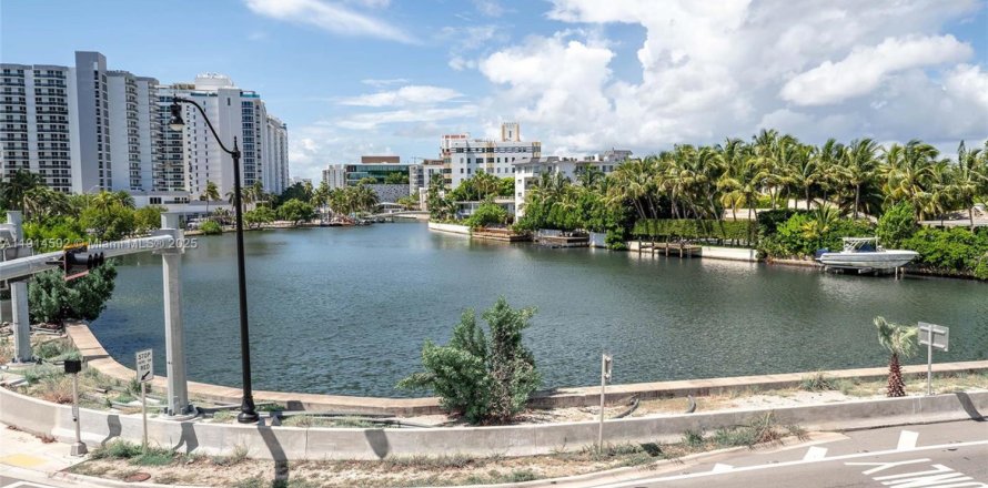 Кондоминиум с 2 спальнями в Майами-Бич, Флорида № 1970089