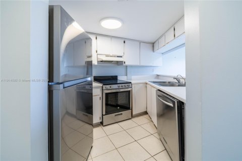 Купить кондоминиум в Майами-Бич, Флорида 2 спальни, 65.96м2, № 1970089 - фото 23