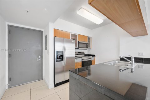 Condo in Miami, Florida, 1 bedroom № 2076458 - photo 6