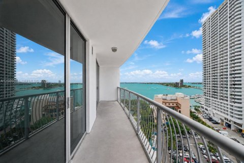 Condo in Miami, Florida, 1 bedroom № 2076458
