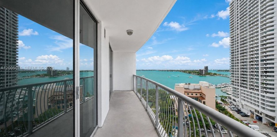 Condo in Miami, Florida, 1 bedroom № 2076458