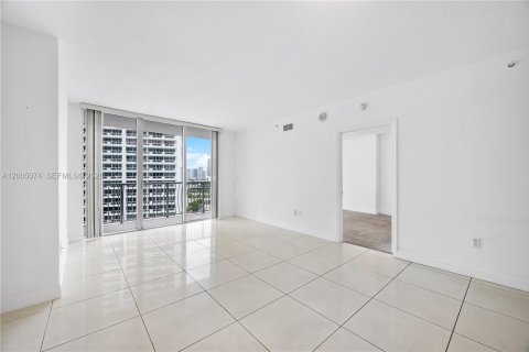 Condo in Miami, Florida, 1 bedroom № 2076458 - photo 7