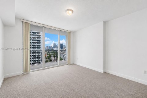 Condo in Miami, Florida, 1 bedroom № 2076458 - photo 8