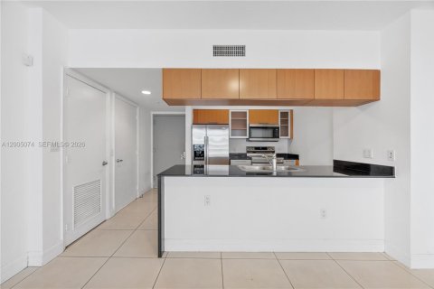 Condo in Miami, Florida, 1 bedroom № 2076458 - photo 5