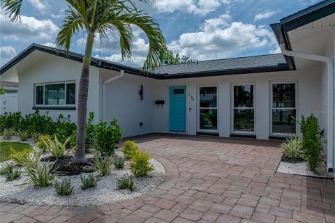 Casa en venta en Saint Petersburg, Florida, 3 dormitorios, 194.07 m2 № 1826216 - foto 12